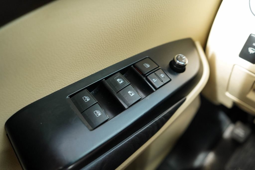 Used 2015 Toyota Highlander XLE image 26