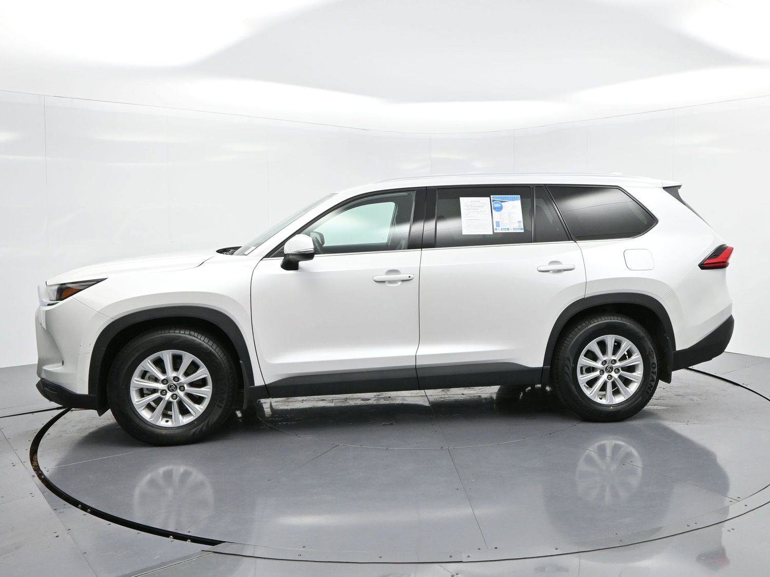 Used 2024 Toyota Grand Highlander XLE image 4