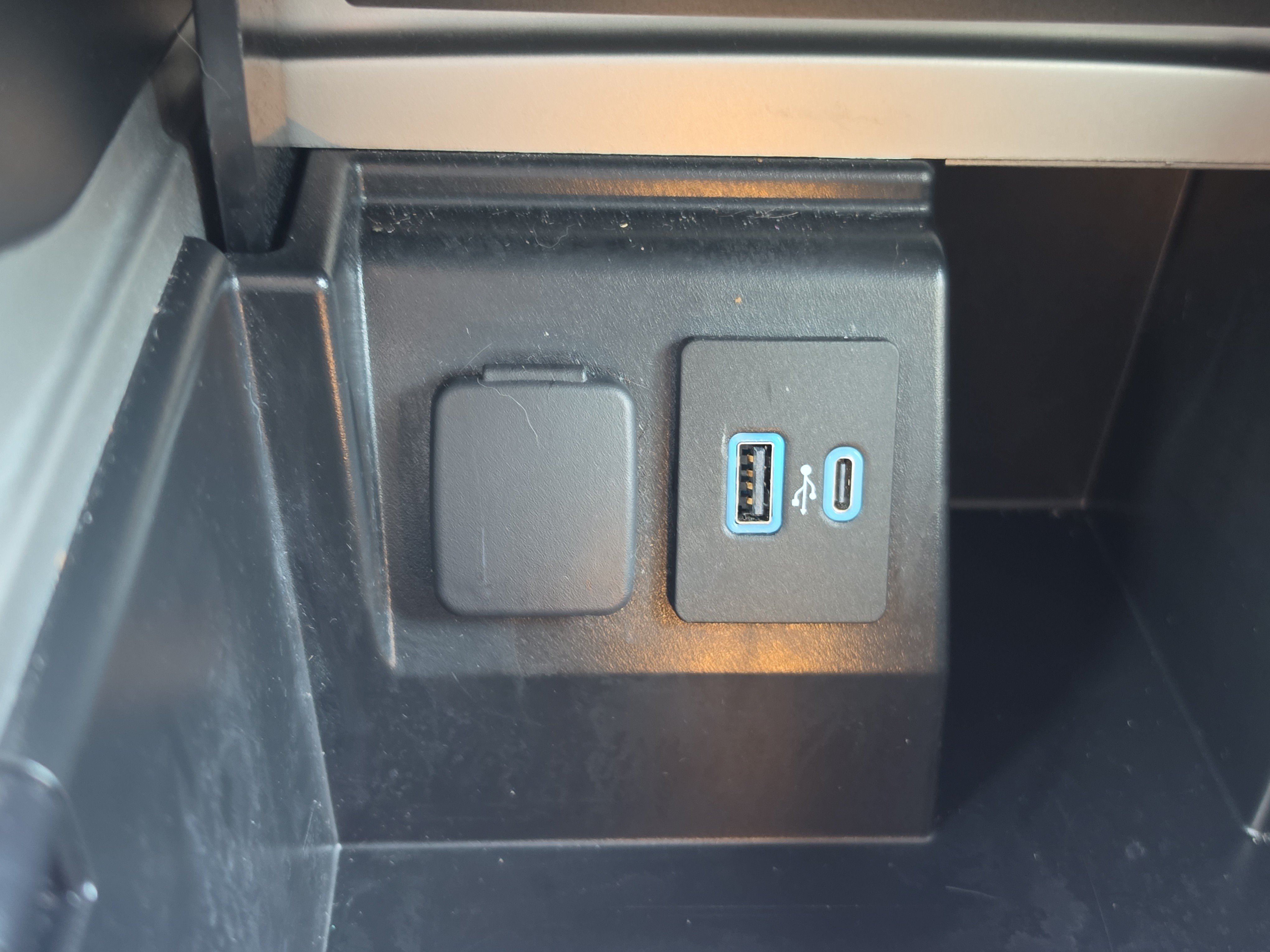 Used 2023 Ford Explorer XLT RWD image 29
