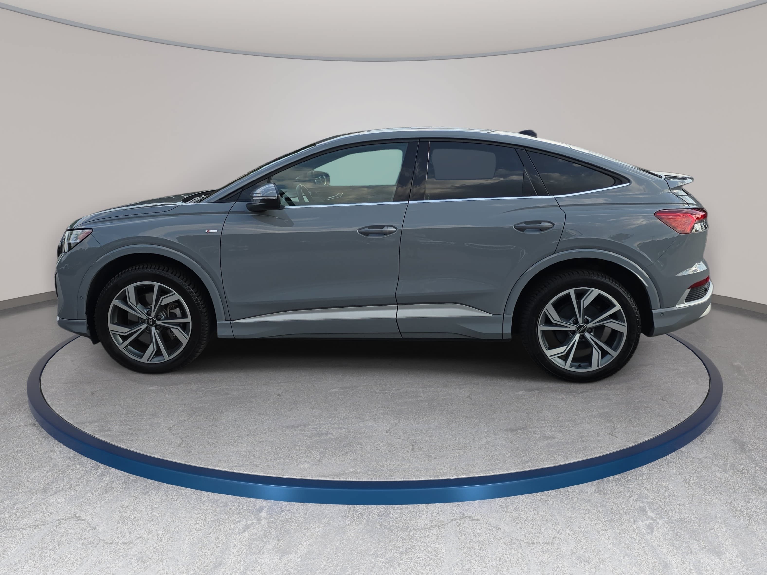 Used 2023 Audi Q4 e-tron Prestige AWD/4WD image 8