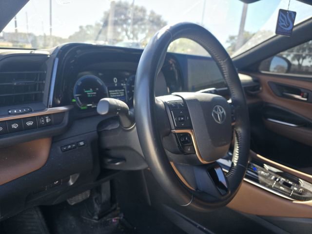 Used 2025 Toyota Crown Signia image 11