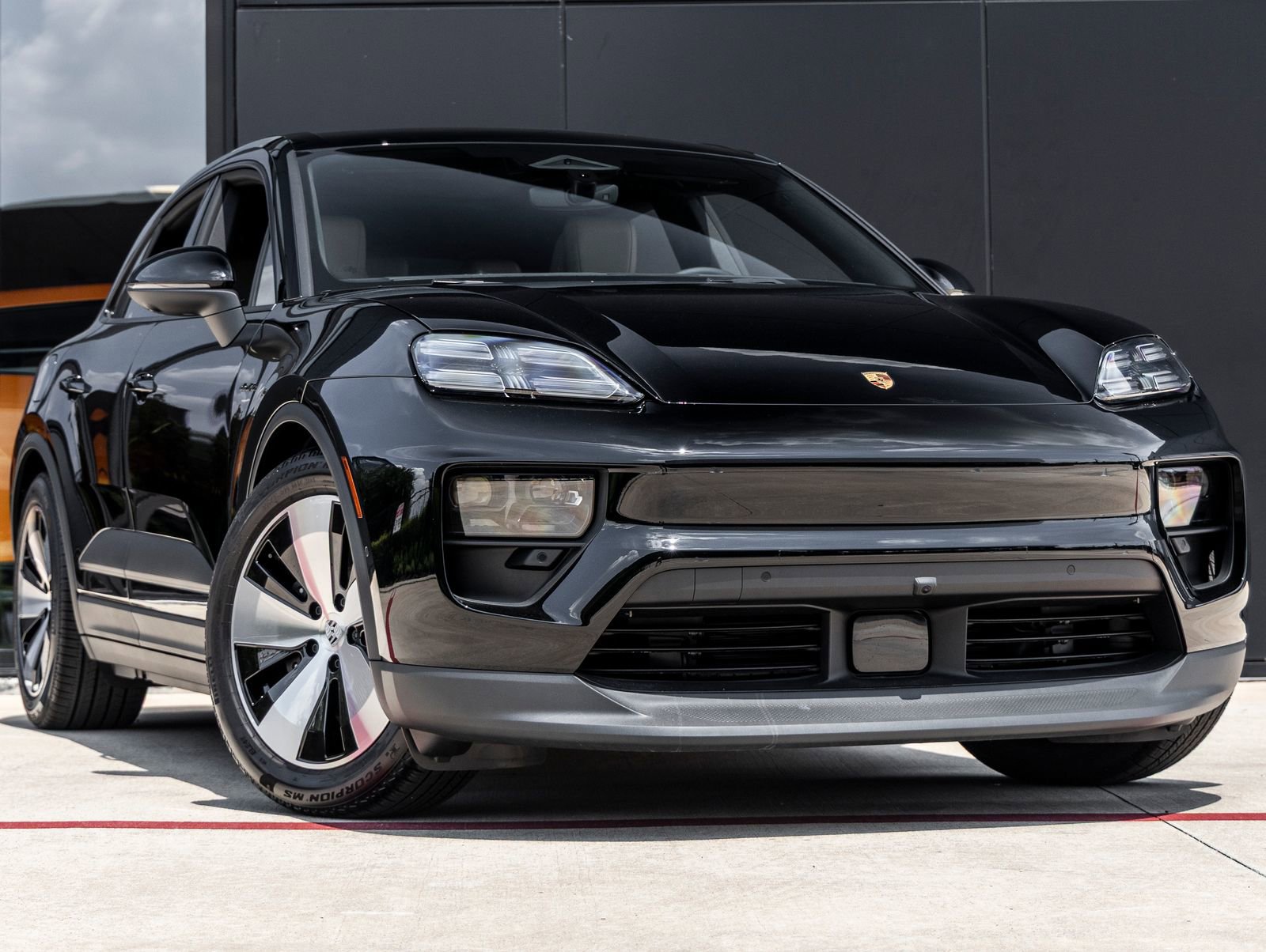 Certified 2025 Porsche Macan 4 Electric image 6