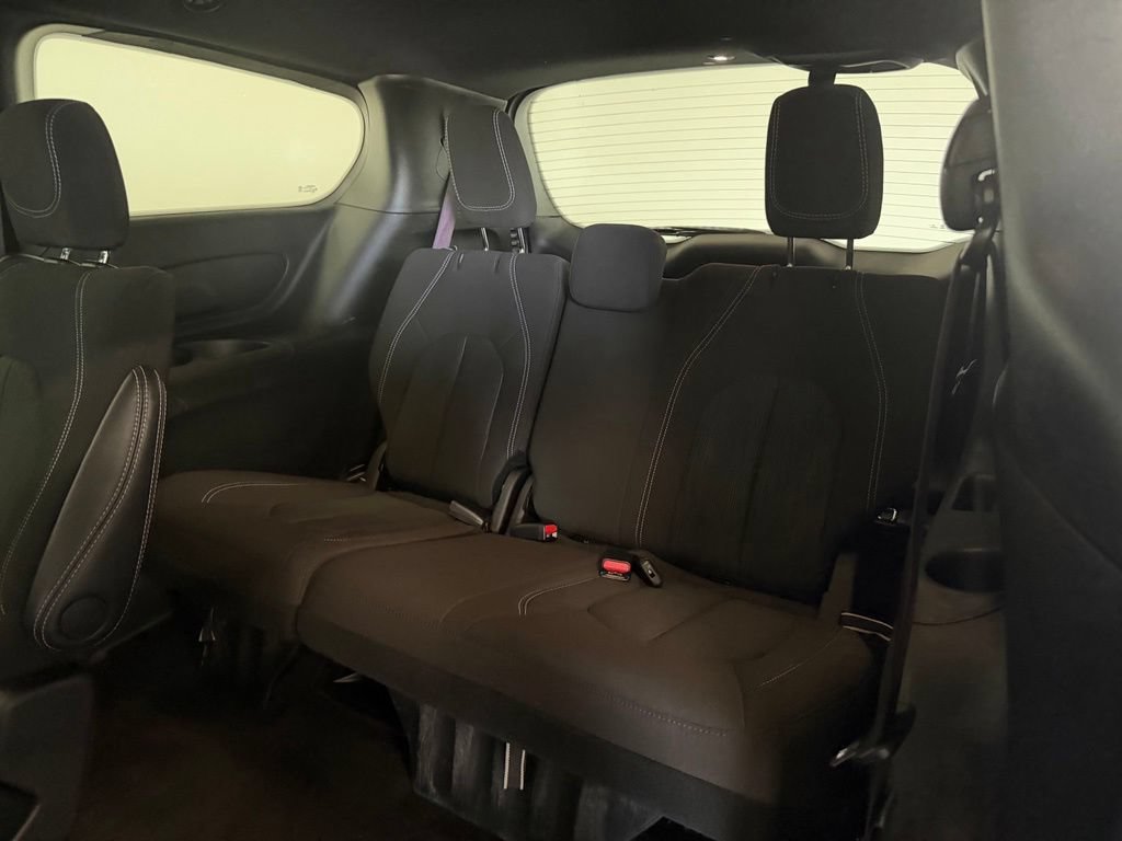 Used 2024 Chrysler Pacifica Touring FWD image 24