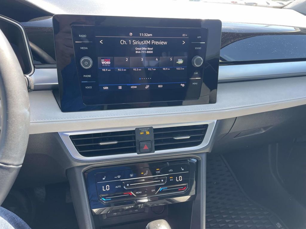 Used 2025 Volkswagen Taos SE FWD image 25