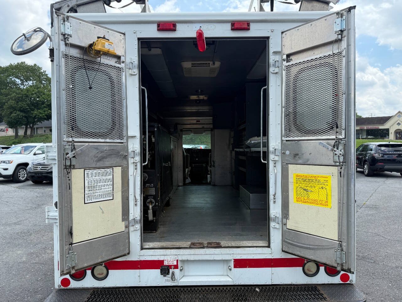 Used 2009 Chevrolet Express 3500 RWD image 19