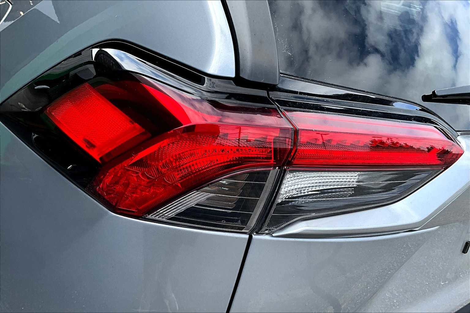 Used 2022 Toyota RAV4 LE image 28