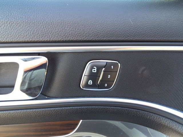 Used 2016 Ford Explorer Limited image 28