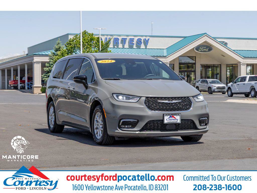 Used 2024 Chrysler Pacifica Touring FWD video 1