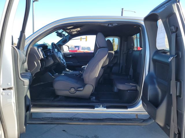 Used 2017 Toyota Tacoma TRD Off-Road w/ Premium & Technology Package image 9