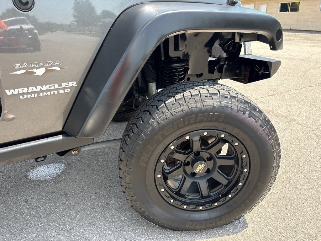 Used 2016 Jeep Wrangler Unlimited Sahara w/ Connectivity Group AWD/4WD image 10