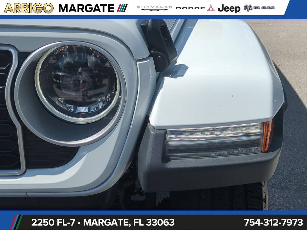 Used 2025 Jeep Wrangler Unlimited Sahara AWD/4WD image 10