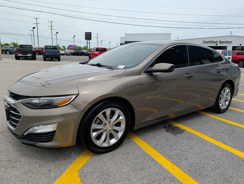 Used 2020 Chevrolet Malibu LT w/ Leather Package FWD image 3