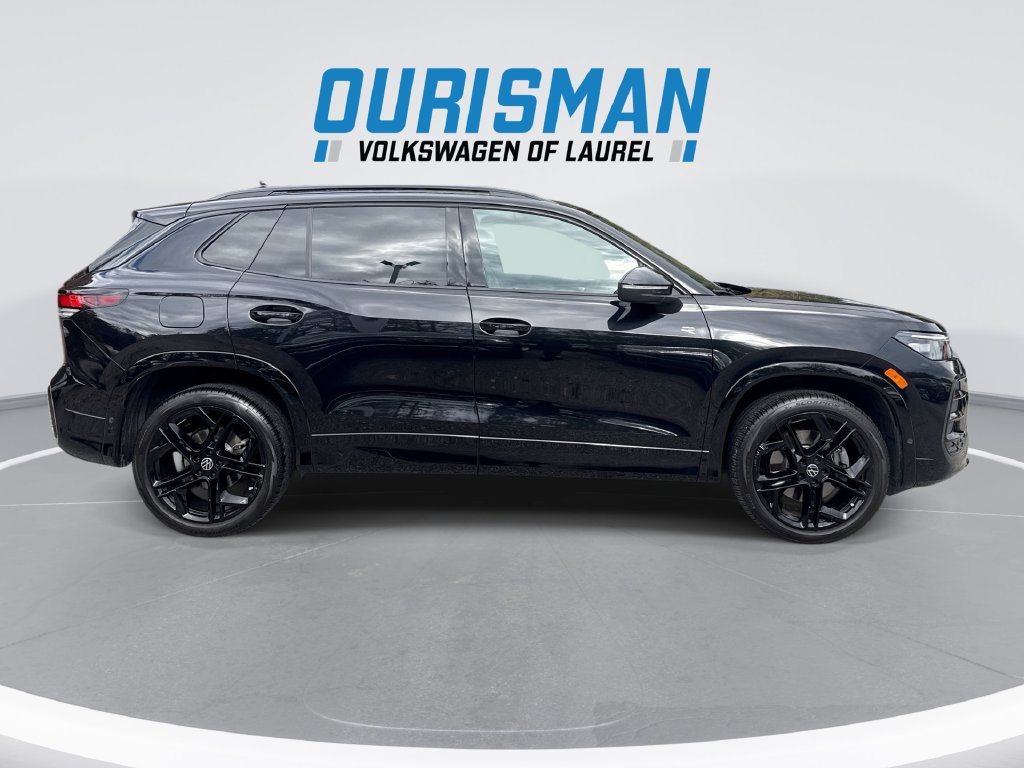 Used 2025 Volkswagen Tiguan SE R-Line AWD/4WD image 9