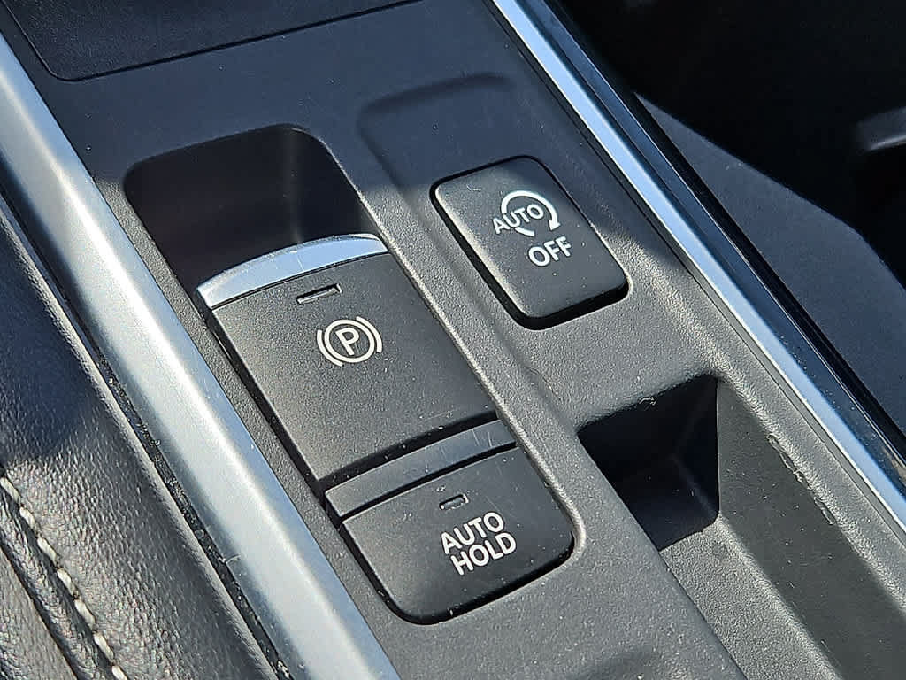 Used 2025 Nissan Pathfinder SV FWD image 24