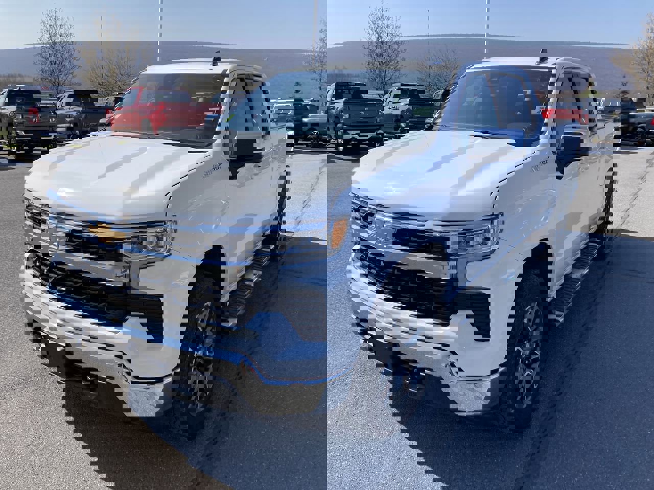 Used 2023 Chevrolet Silverado 1500 LT image 3