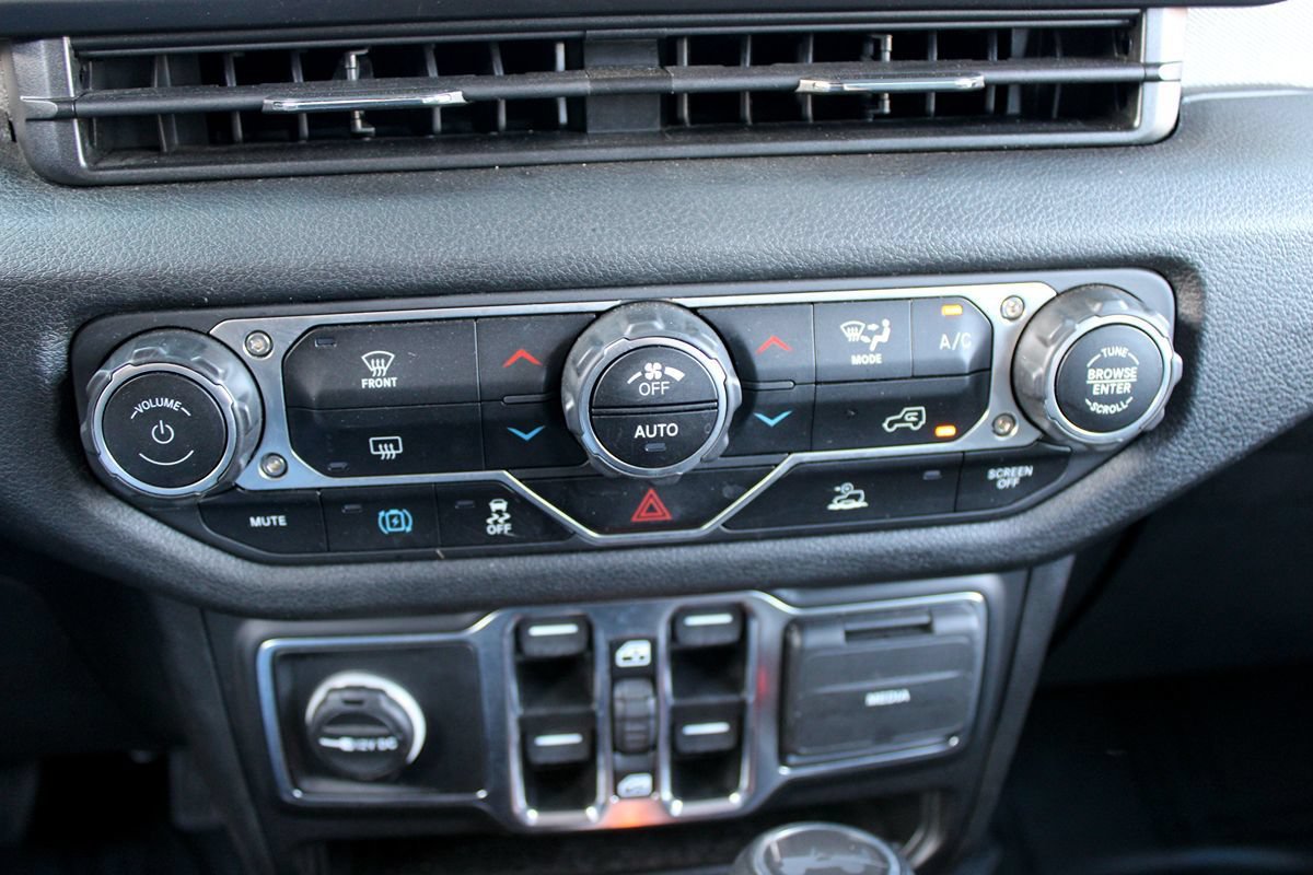 Used 2024 Jeep Wrangler Unlimited AWD/4WD image 15