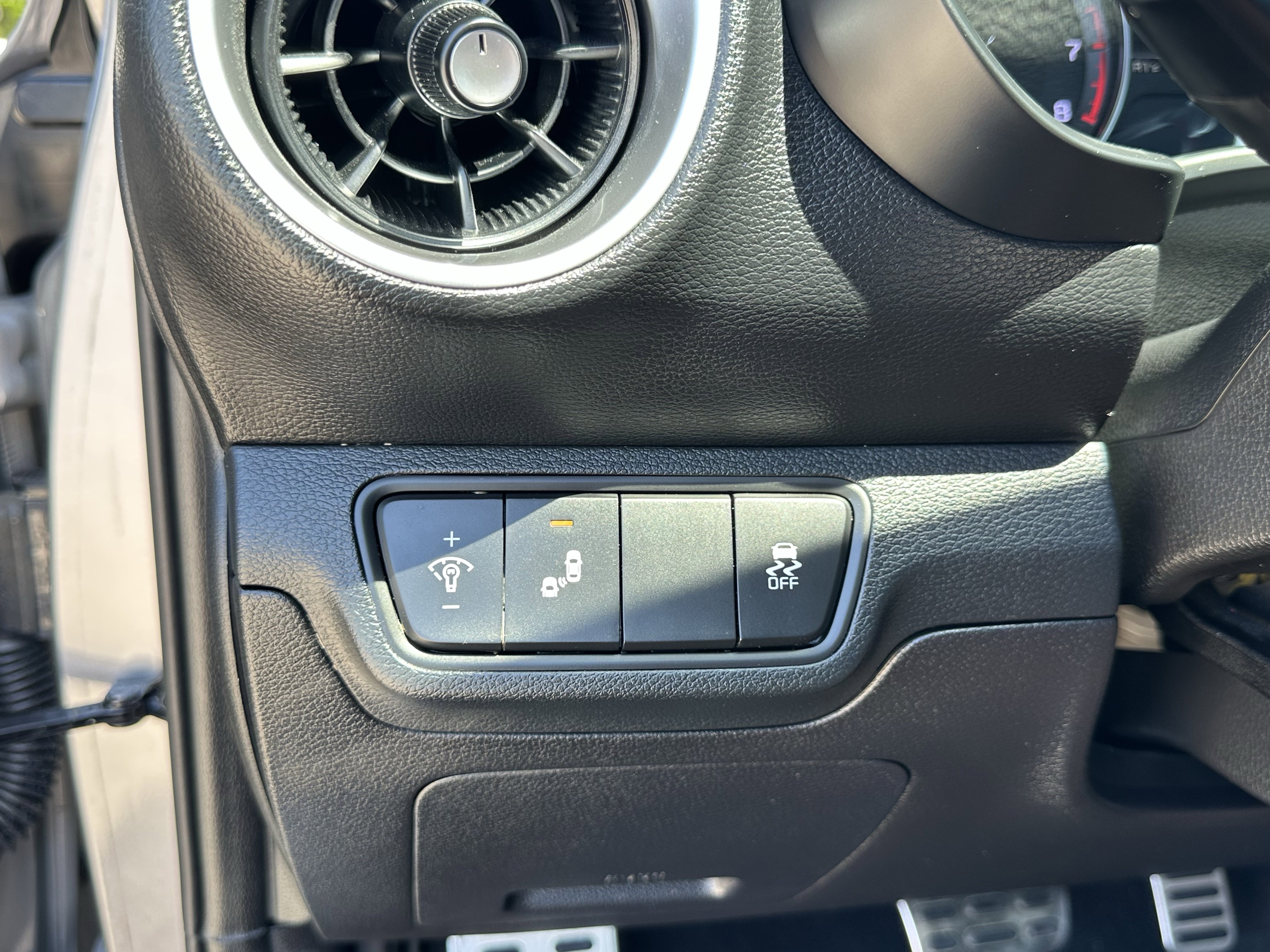 Certified 2023 Kia Forte GT w/ GT2 Package image 33