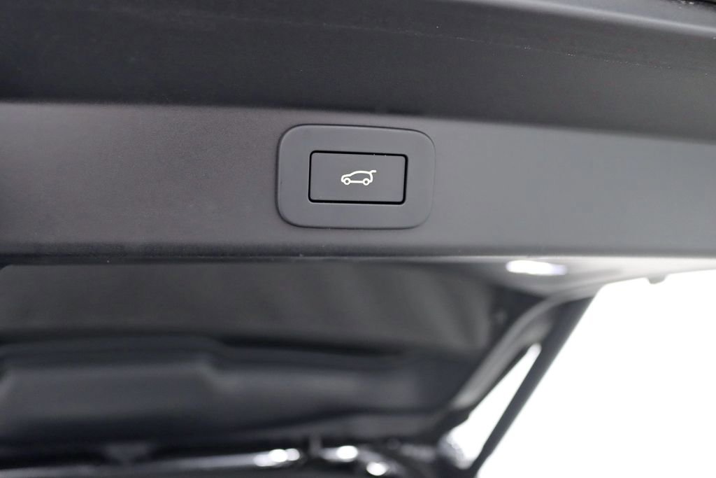 Used 2025 Land Rover Range Rover Sport SE AWD/4WD image 38