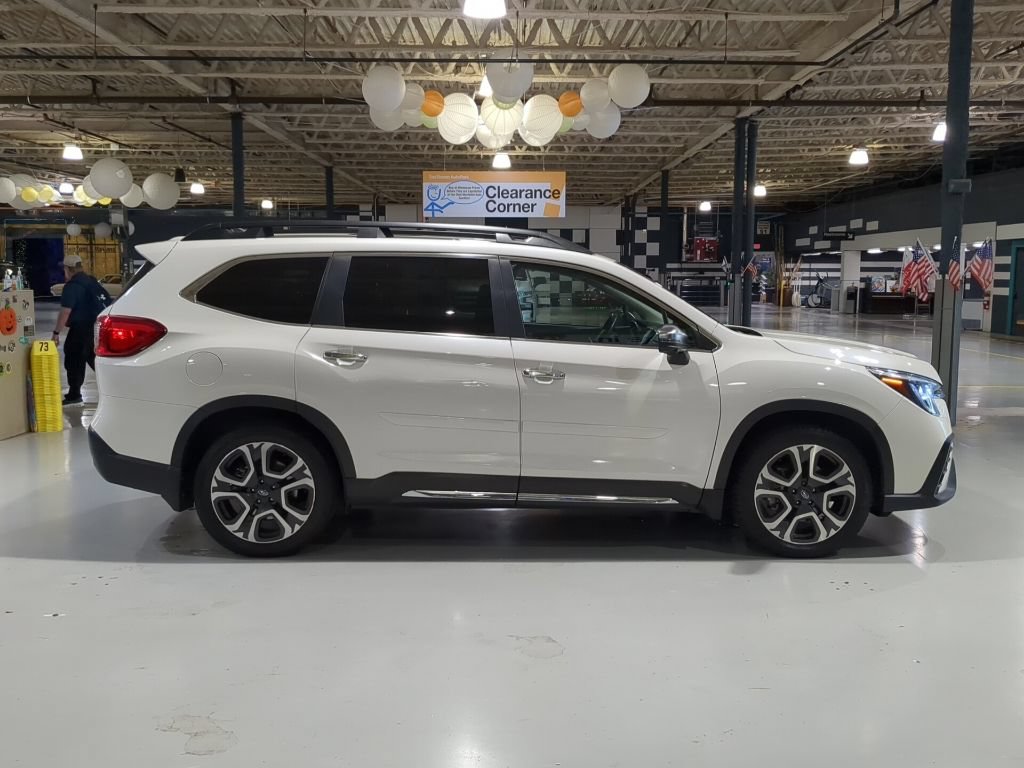 Used 2023 Subaru Ascent Touring AWD/4WD image 7