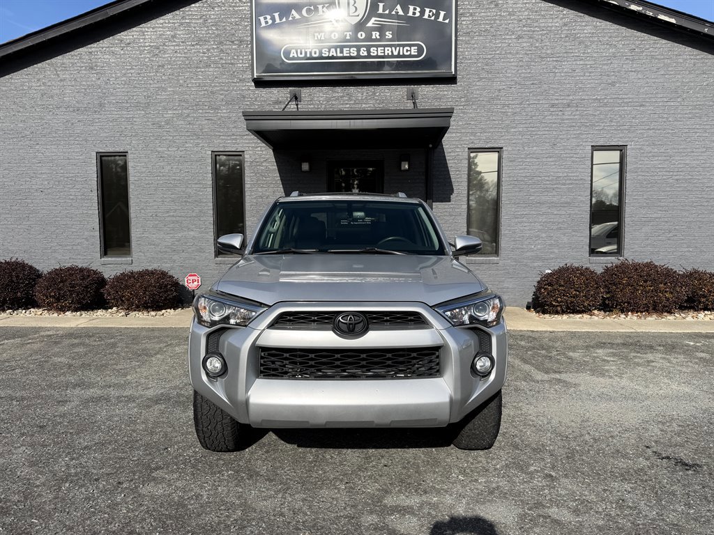 Used 2018 Toyota 4Runner SR5 Premium image 2