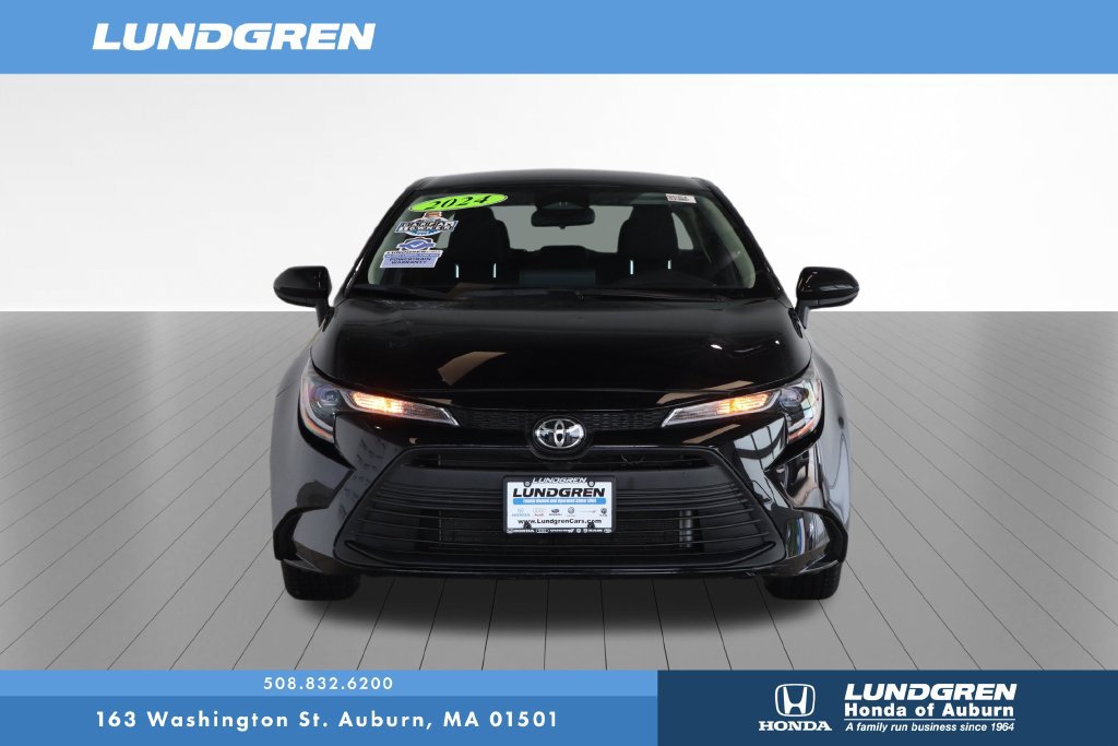 Used 2024 Toyota Corolla LE FWD image 2