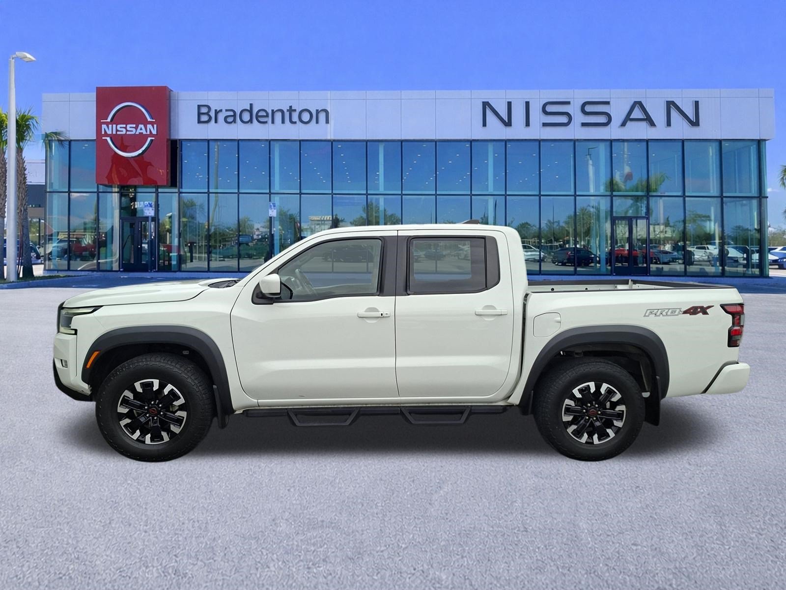 Used 2023 Nissan Frontier PRO-4X w/ Technology Package AWD/4WD image 8