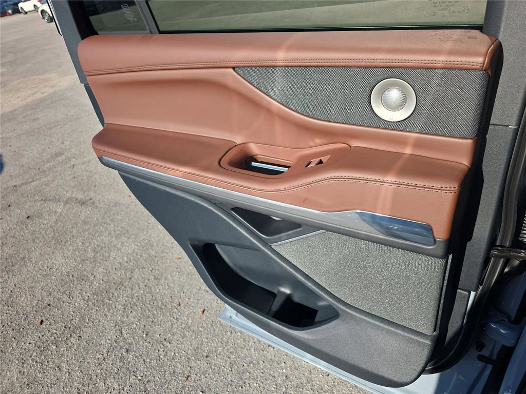 New 2026 Lincoln Navigator Reserve image 10