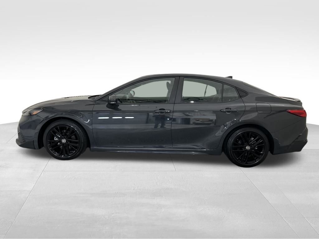 Used 2025 Toyota Camry SE image 2