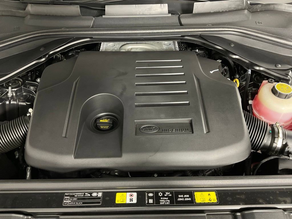 Used 2025 Land Rover Range Rover Long Wheelbase SE image 9