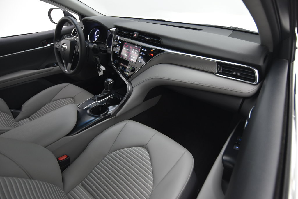 Used 2018 Toyota Camry SE FWD image 29