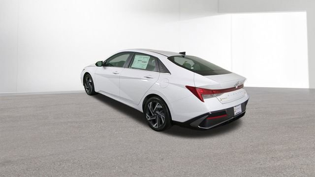 Used 2024 Hyundai Elantra Limited image 8