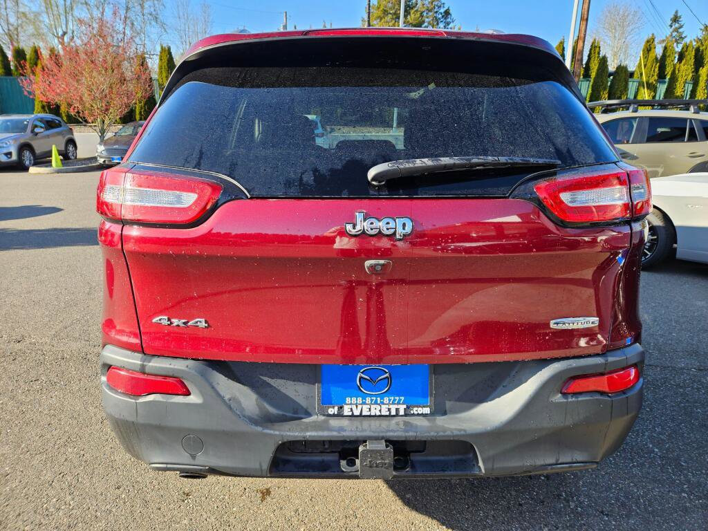 Used 2018 Jeep Cherokee Latitude Plus w/ Comfort/Convenience Group image 4