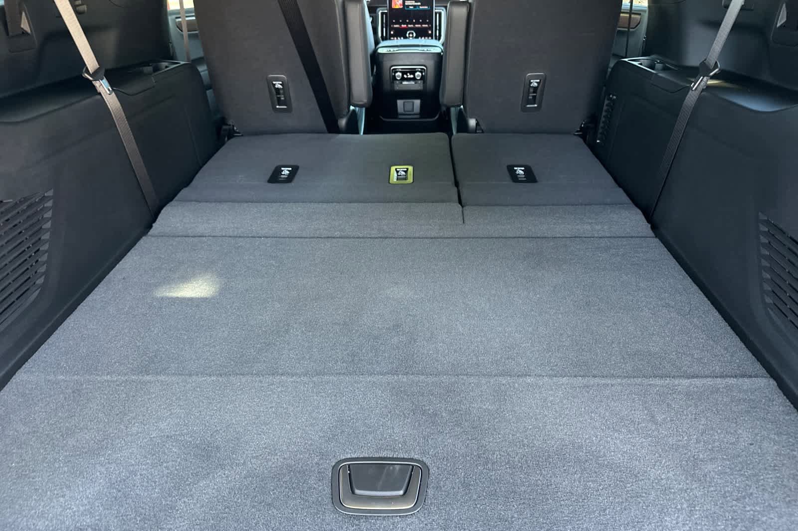 Used 2026 GMC Yukon XL Denali w/ Sun & Power Step Package AWD/4WD image 15