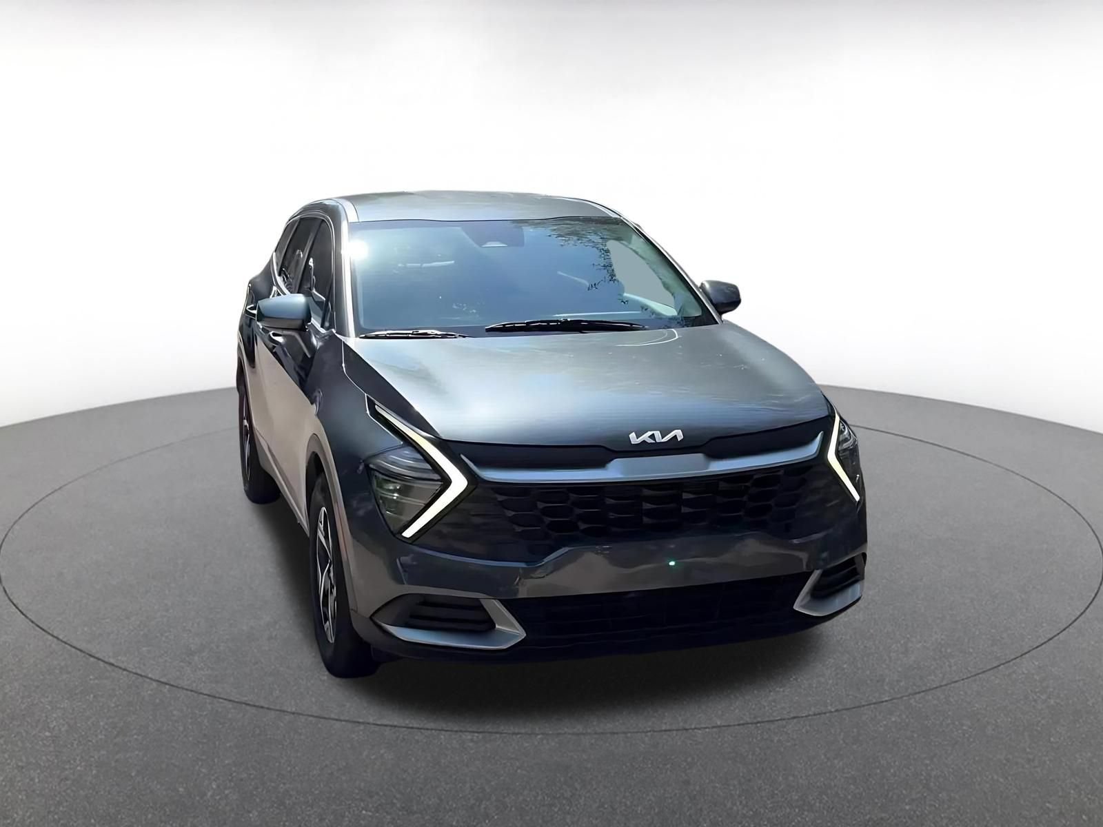 Used 2025 Kia Sportage LX FWD image 3