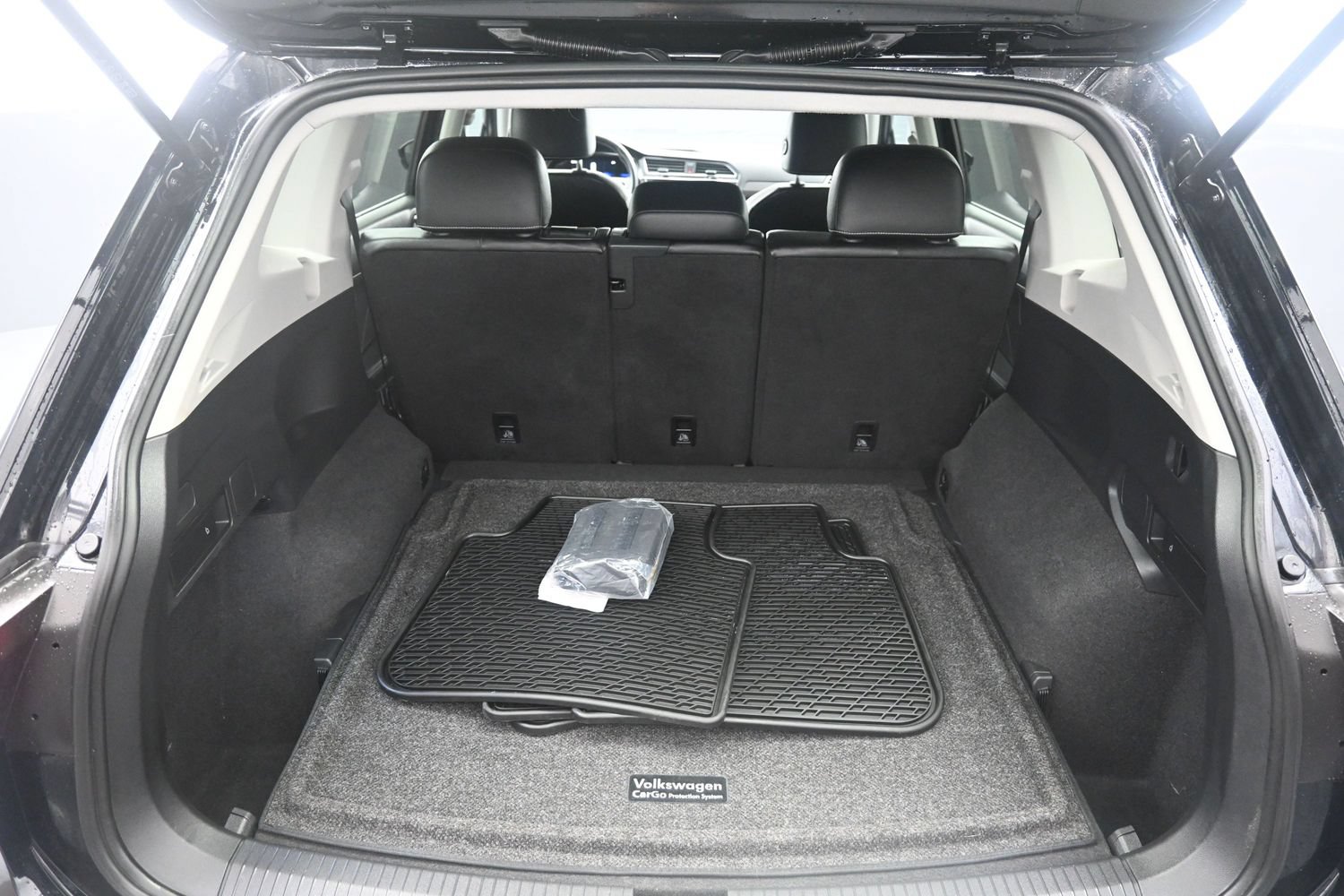 Used 2023 Volkswagen Tiguan SE AWD/4WD image 13