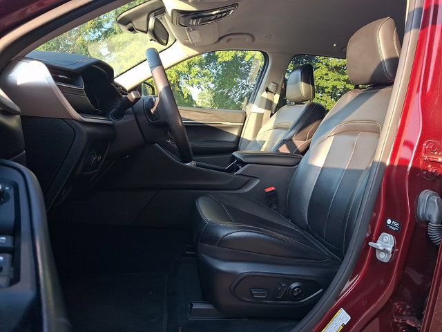 Used 2023 Jeep Grand Cherokee Limited w/ Black Appearance Package AWD/4WD image 13