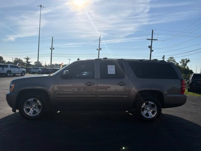 Used 2014 Chevrolet Suburban LT RWD image 4