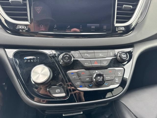 Used 2026 Chrysler Pacifica Select FWD image 16