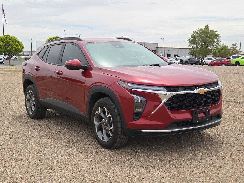 Used 2025 Chevrolet Trax LT FWD image 7
