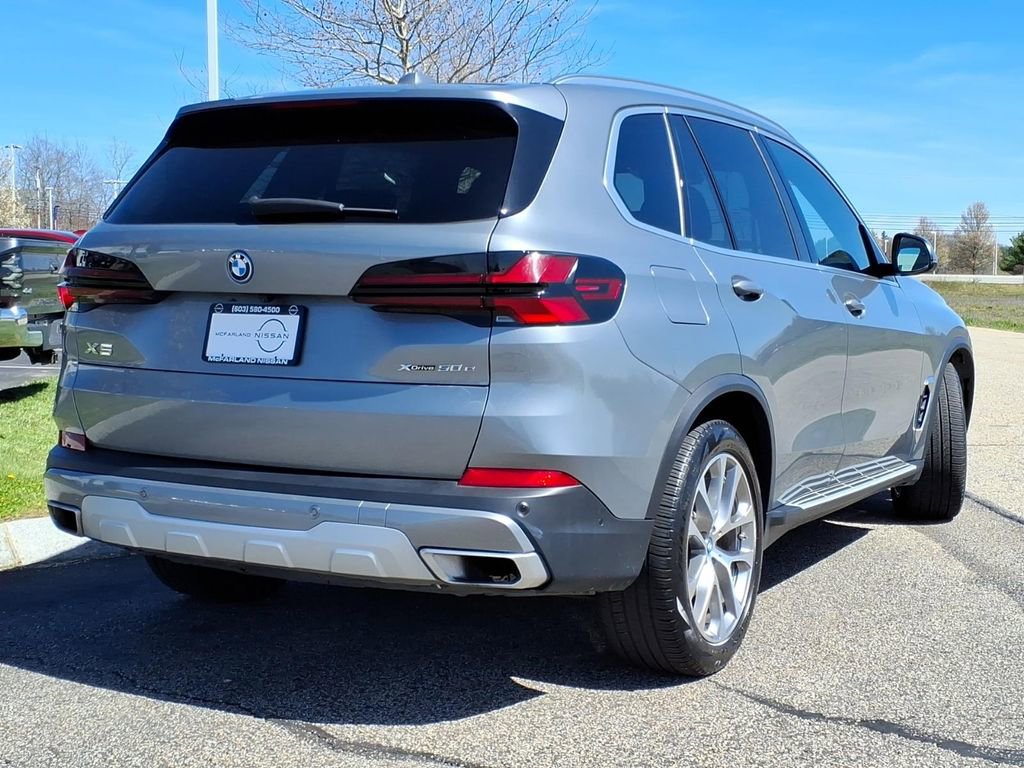 Used 2025 BMW X5 xDrive50e AWD/4WD image 3