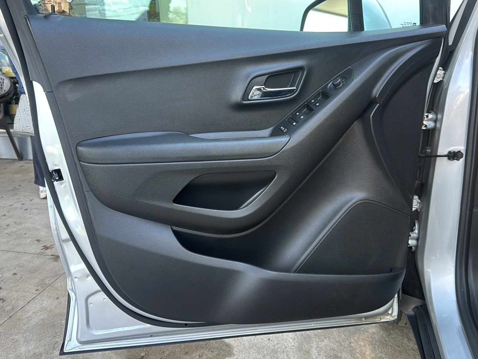 Used 2020 Chevrolet Trax LS w/ Tint and Cruise Package image 15