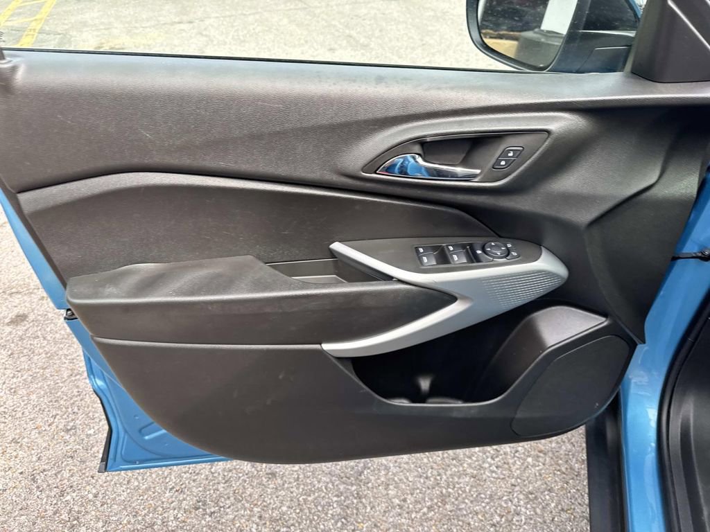 Used 2025 Chevrolet Trax RS image 20