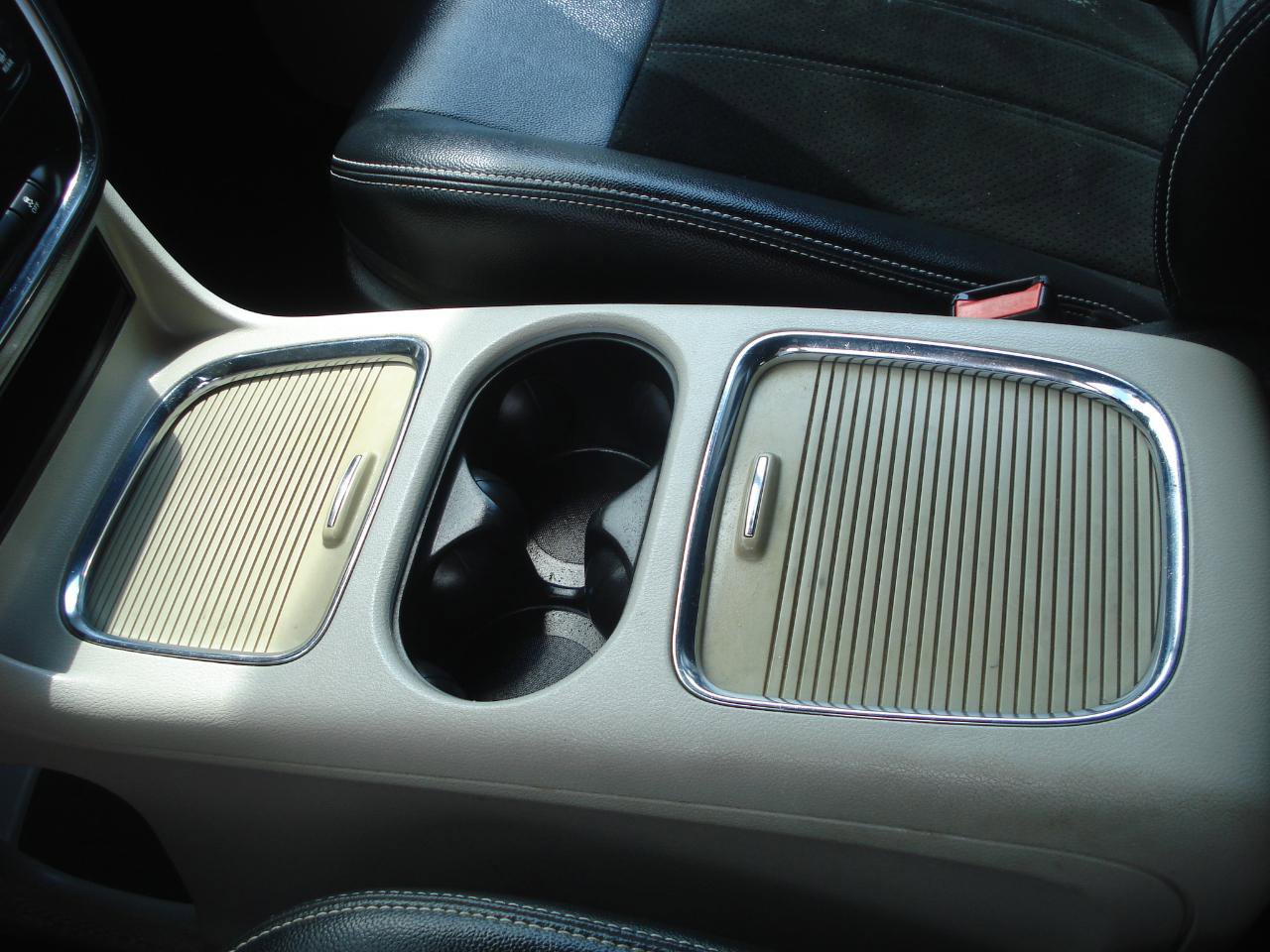 Used 2018 Dodge Grand Caravan SXT image 34