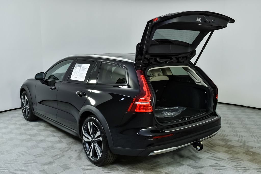 Certified 2024 Volvo V60 B5 Cross Country Plus image 34