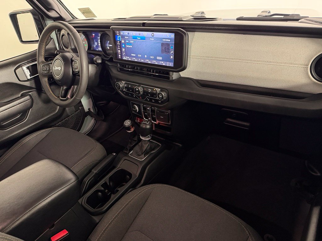 Used 2024 Jeep Wrangler Unlimited AWD/4WD image 15