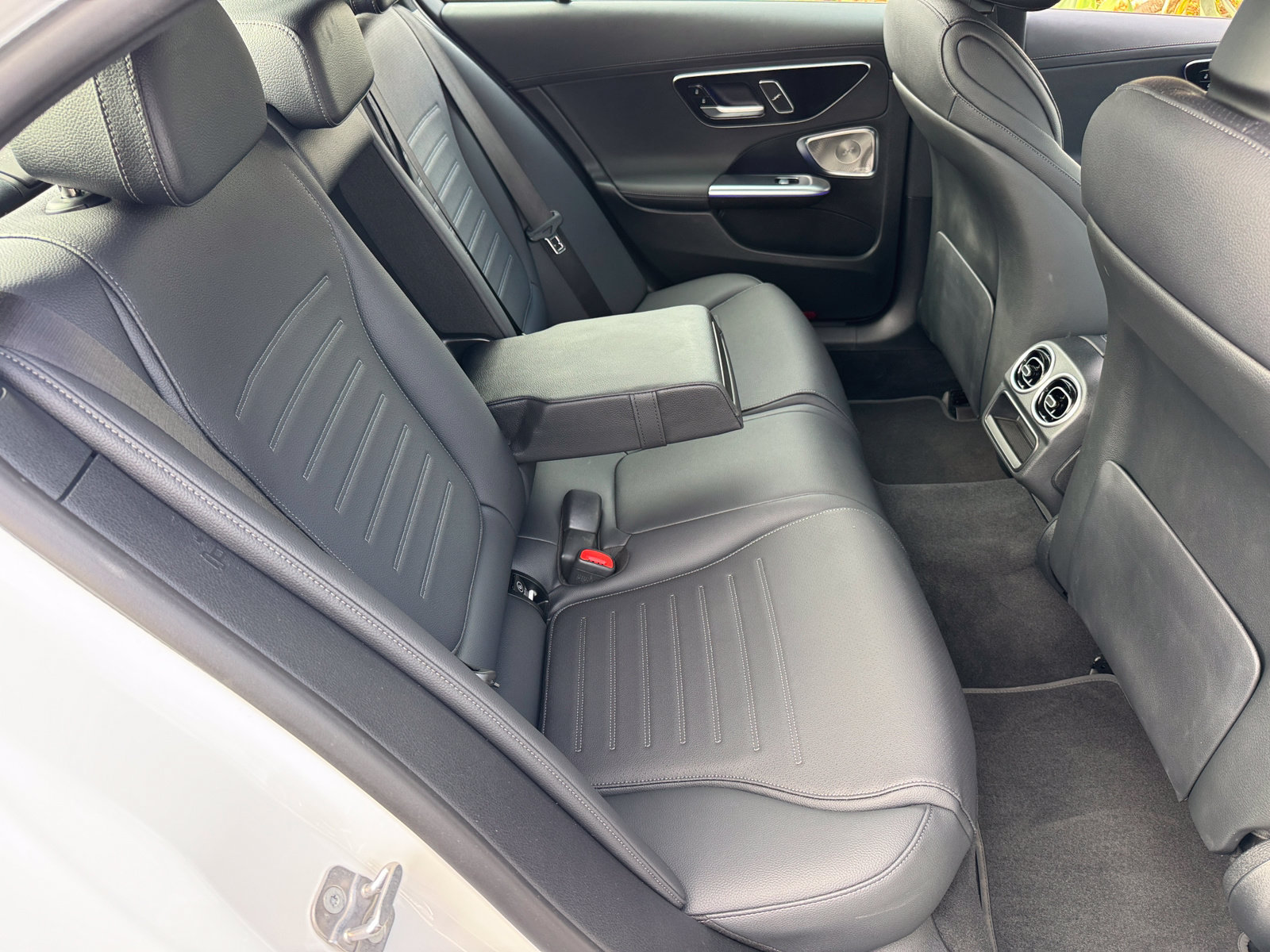Used 2025 Mercedes-Benz C 300 Sedan image 9