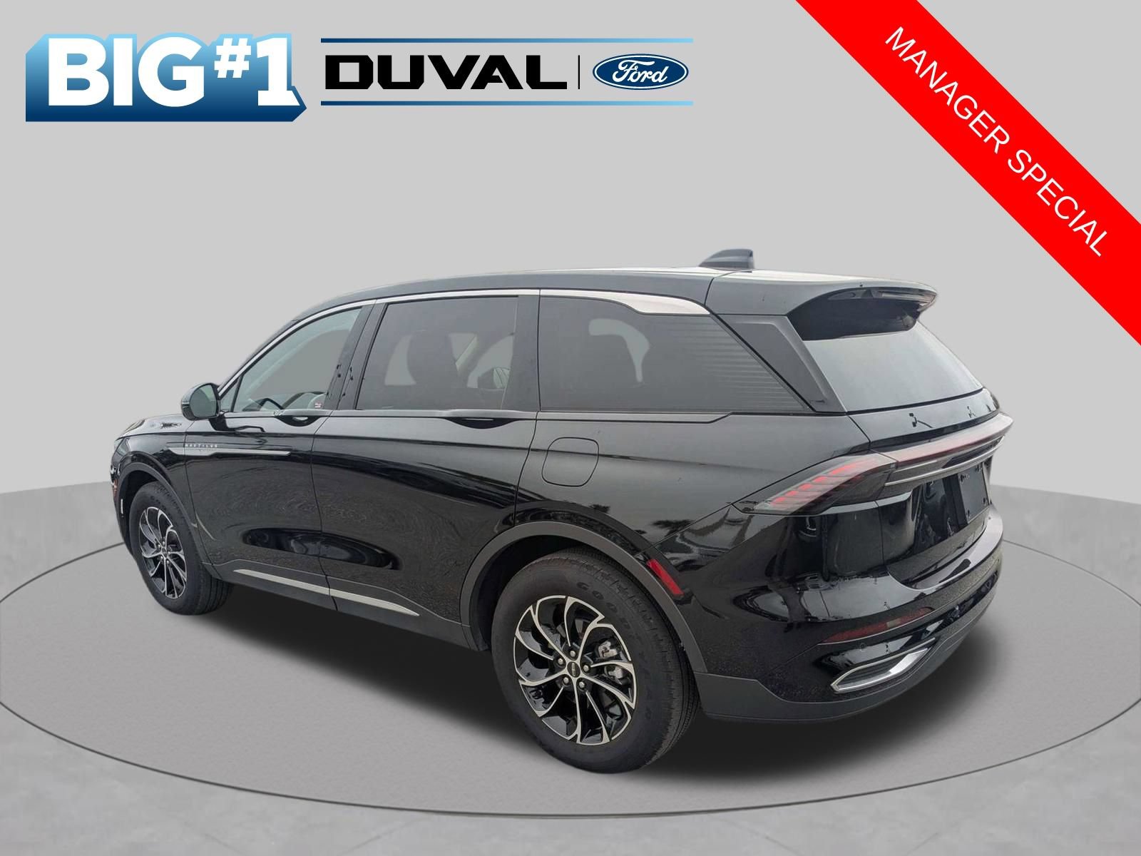 Used 2025 Lincoln Nautilus Premier AWD/4WD image 6