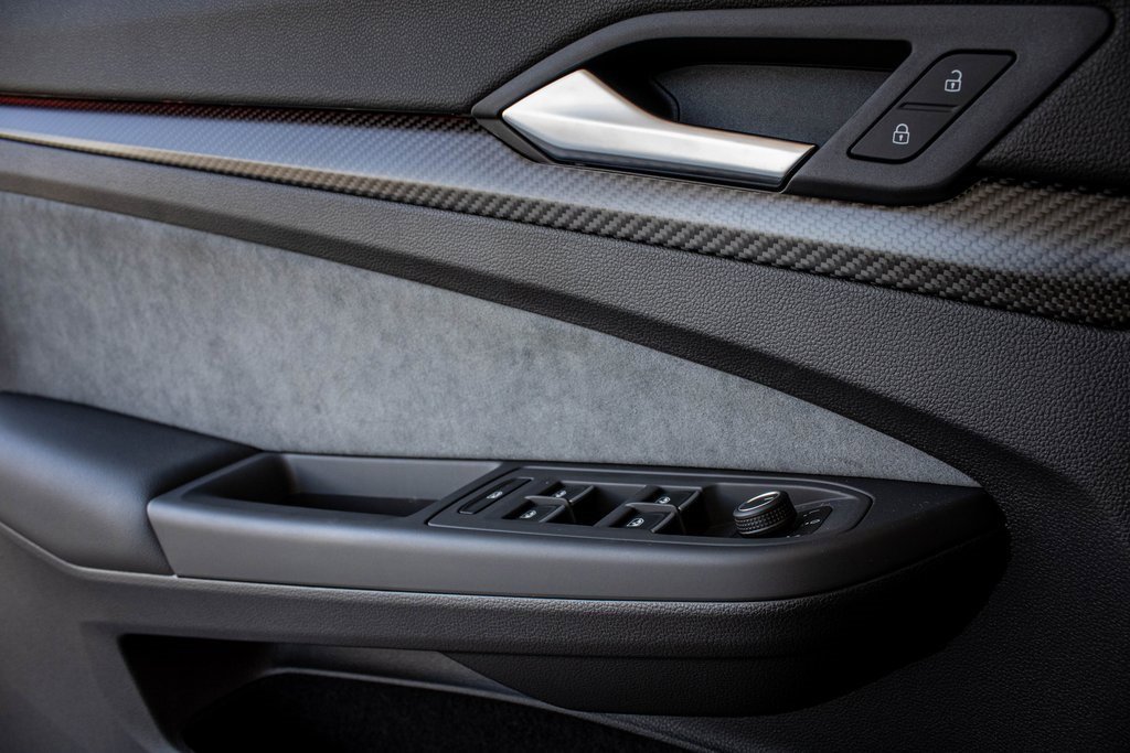 Used 2025 Volkswagen Golf R Black Edition image 27