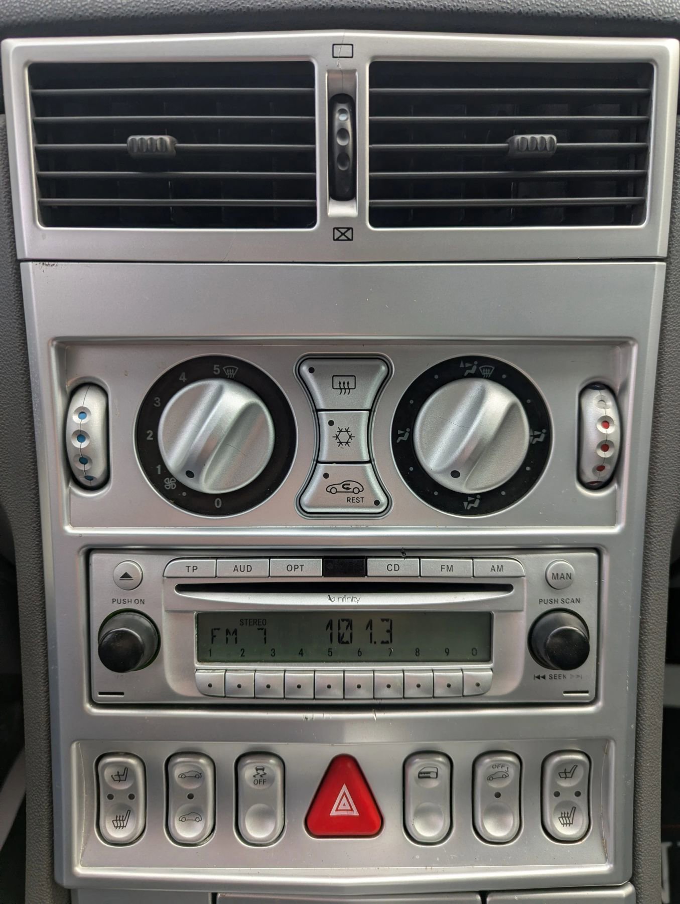 Used 2005 Chrysler Crossfire Limited image 3