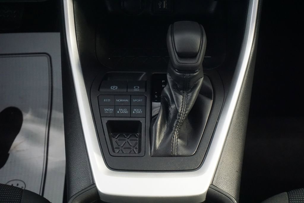 Certified 2023 Toyota RAV4 LE image 29